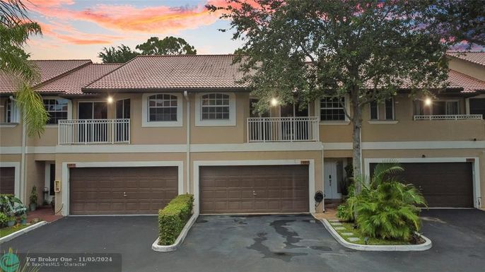 4913 Riverside Dr, Coral Springs, FL 33067