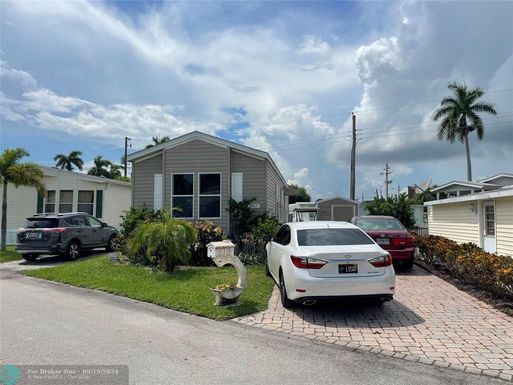 8517 16th St, Davie, FL 33324