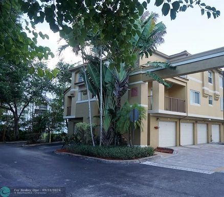 751 Pine Island Rd, Plantation, FL 33324