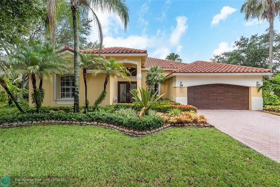 2611 Oakbrook Ct, Weston, FL 33332