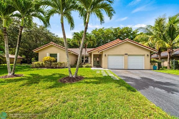 8600 49th Dr, Coral Springs, FL 33067