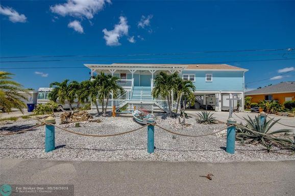 12277 Boat Shell Dr, Matlacha Isles, FL 33991