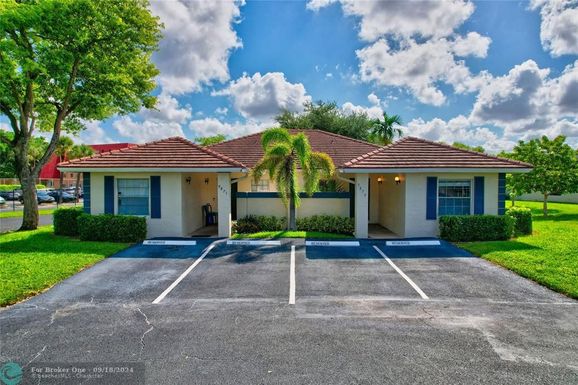 9873 Three Lakes Cir, Boca Raton, FL 33428