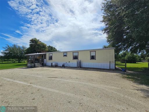 17255 272nd St, Okeechobee, FL 34972