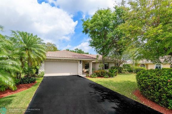 12071 2nd Dr, Coral Springs, FL 33071