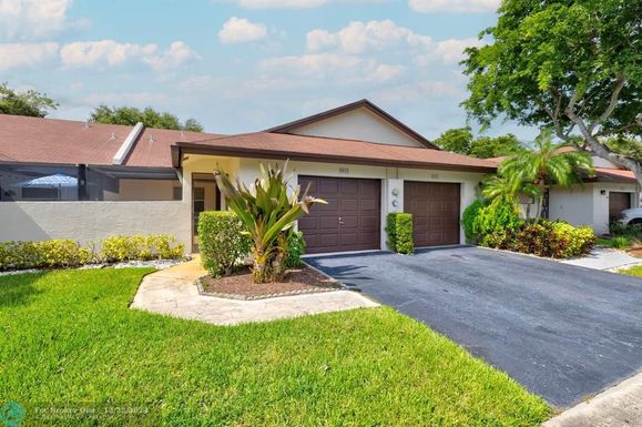 9039 61st St, Tamarac, FL 33321