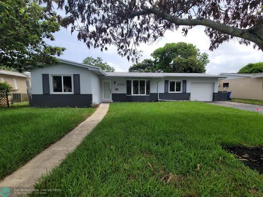 3320 21st St, Lauderdale Lakes, FL 33311