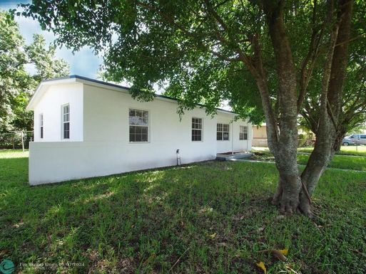 3320 8th St, Lauderhill, FL 33311