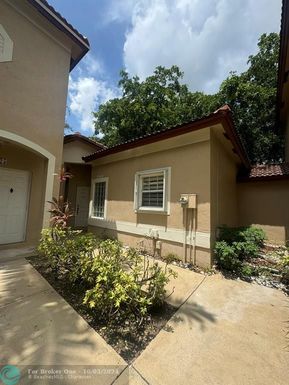 16223 Emerald Cove Rd, Weston, FL 33331