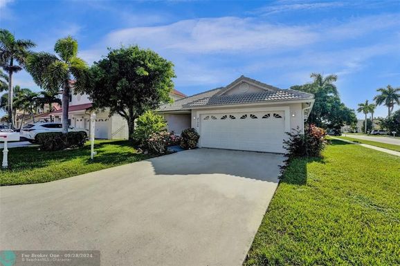 21330 Sawmill Ct, Boca Raton, FL 33498