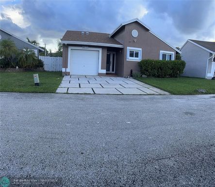 1210 111th Ave, Pembroke Pines, FL 33025