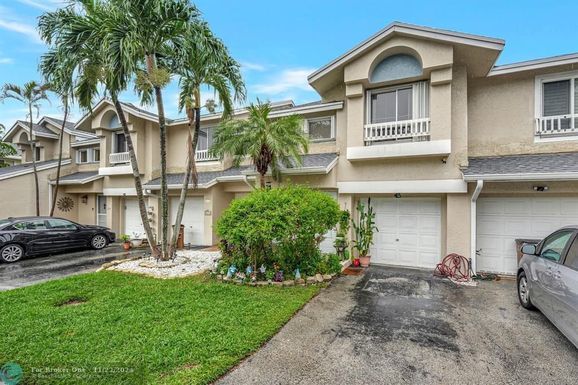 2043 Discovery Cir E, Deerfield Beach, FL 33442