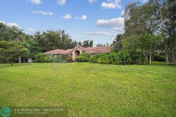 12101 27th St, Plantation, FL 33323