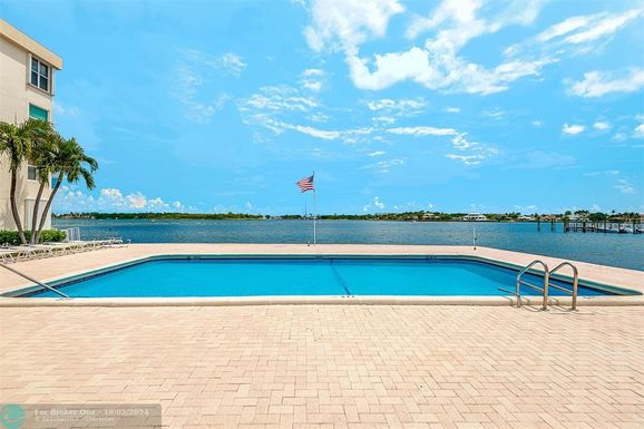 1810 New Palm Way, Boynton Beach, FL 33435