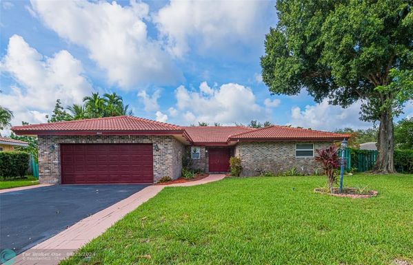 8644 29th Dr, Coral Springs, FL 33065