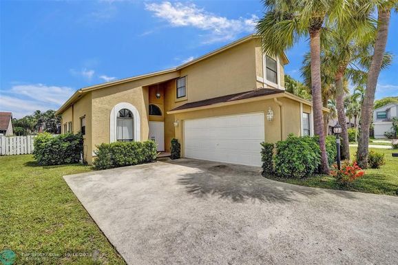 8559 Shawe Way, Boca Raton, FL 33433