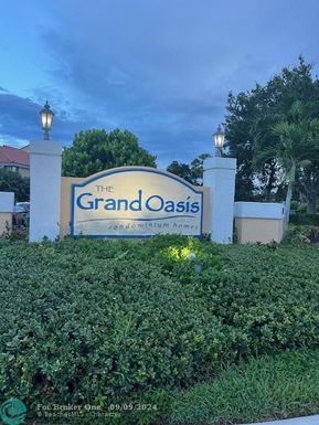 5781 Riverside Dr, Coral Springs, FL 33067