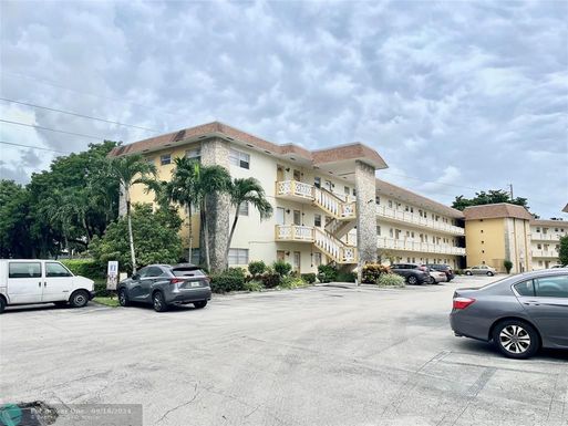 5111 Oakland Park Blvd, Lauderdale Lakes, FL 33313