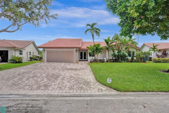 10866 6th St, Coral Springs, FL 33071