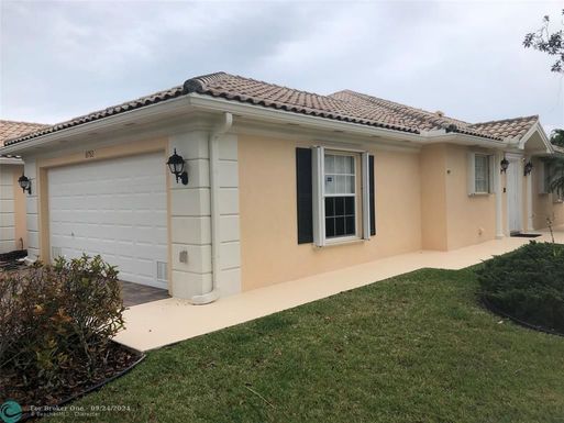 8753 Retreat Dr, Hobe Sound, FL 33455