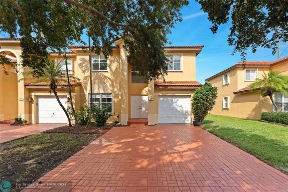 201 Forest Oak Cir, Davie, FL 33325