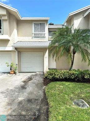 2067 Discovery Circle E, Deerfield Beach, FL 33442