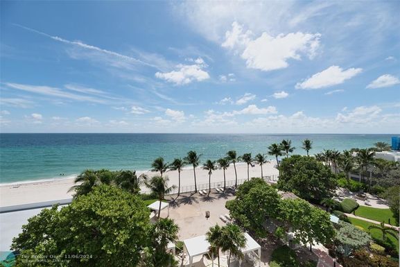 3001 Ocean Dr, Hollywood, FL 33019