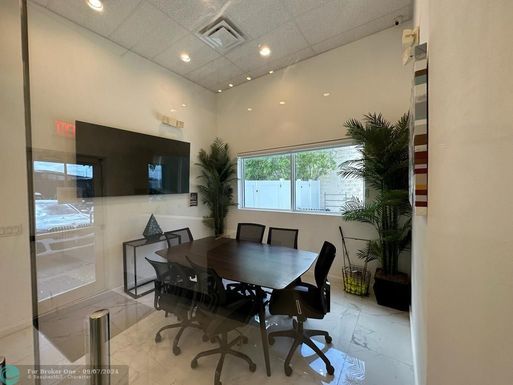 423 10th Ter, Hallandale Beach, FL 33009