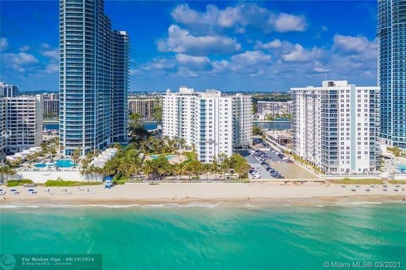 3001 Ocean Dr, Hollywood, FL 33019