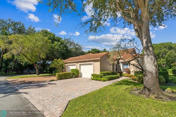 7831 Majestic Palm Dr, Boynton Beach, FL 33437