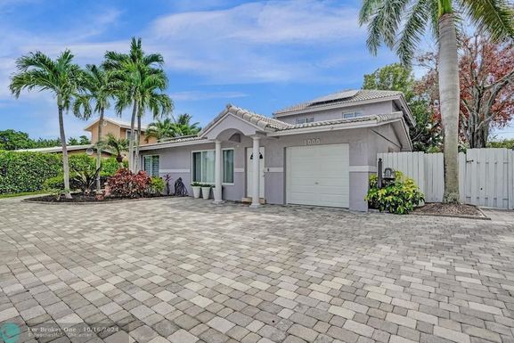 1000 4th Ct, Deerfield Beach, FL 33441