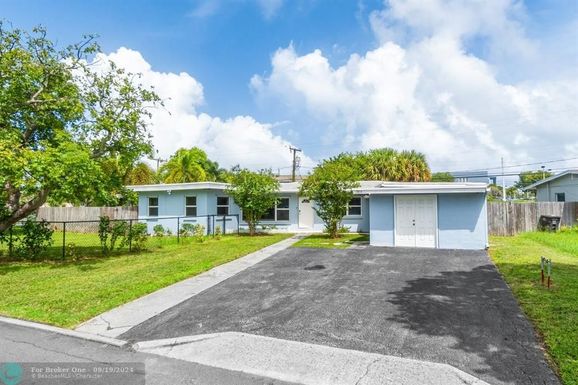 3814 Paseo Navarra, West Palm Beach, FL 33405