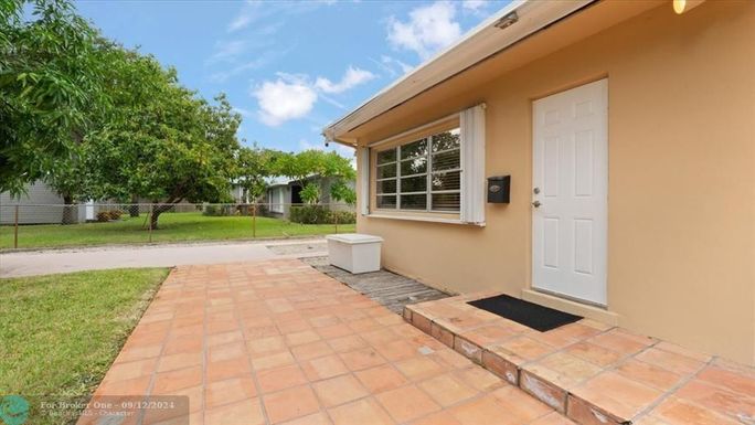 724 2nd St, Pompano Beach, FL 33060