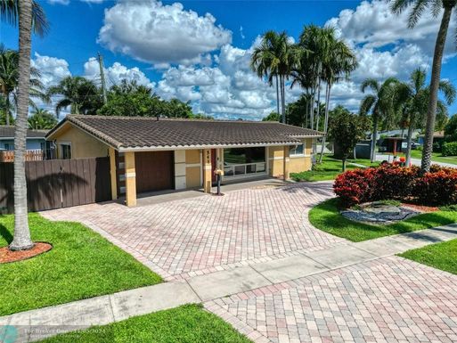 541 4th St, Deerfield Beach, FL 33441