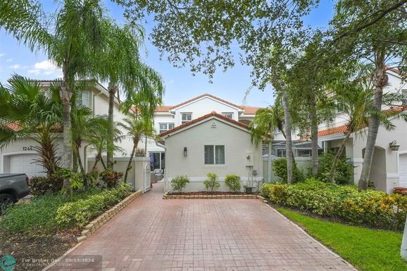 1250 Weeping Willow Way, Hollywood, FL 33019