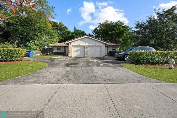 7942 44th Ct, Coral Springs, FL 33065