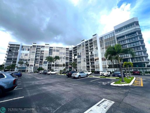 800 Parkview Dr, Hallandale Beach, FL 33009