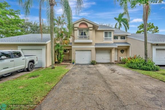 1952 Discovery Cir, Deerfield Beach, FL 33442