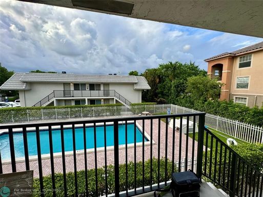 3241 102nd Ter, Coral Springs, FL 33065