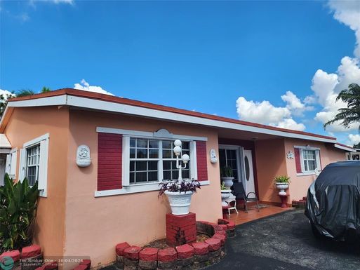 5420 8th Ave, Hialeah, FL 33013