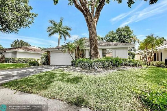 106 Kensington Road, Hollywood, FL 33021