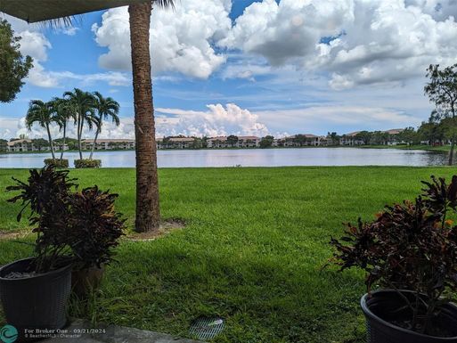 5011 Wiles Rd, Coconut Creek, FL 33073