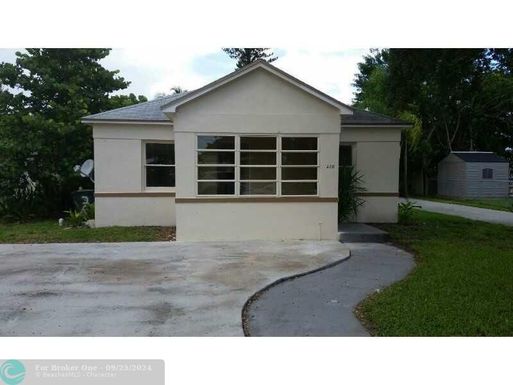 208 3rd Pl, Dania Beach, FL 33004