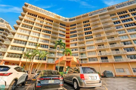 1817 Ocean Dr, Hallandale Beach, FL 33009