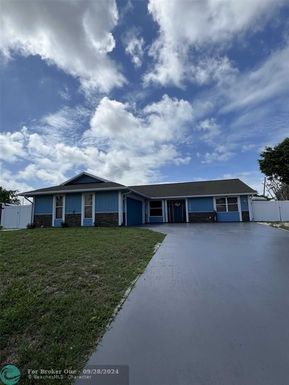 2807 Pace Dr, Port St Lucie, FL 34984