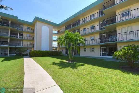 810 7th St, Deerfield Beach, FL 33441