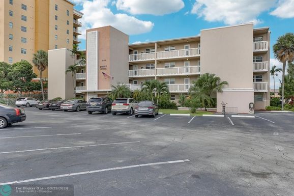 901 Riverside Dr, Pompano Beach, FL 33062