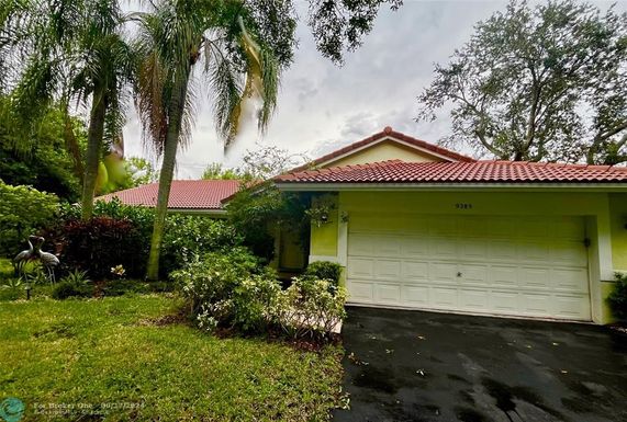 9285 44th Ct, Coral Springs, FL 33065