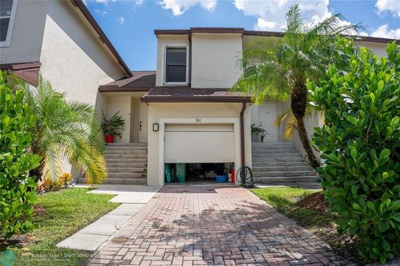 361 95th Ter, Pembroke Pines, FL 33025