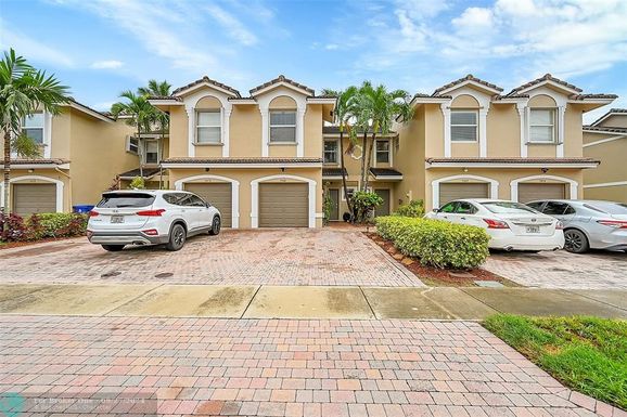 5466 90th Ave, Sunrise, FL 33351